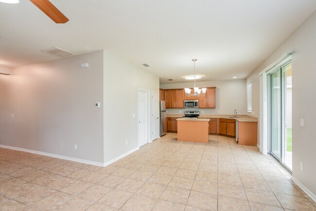 Building Photo - 811 Fern Leaf Dr