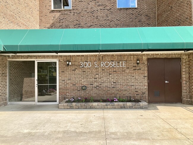 Foto del edificio - 300 S Roselle Rd