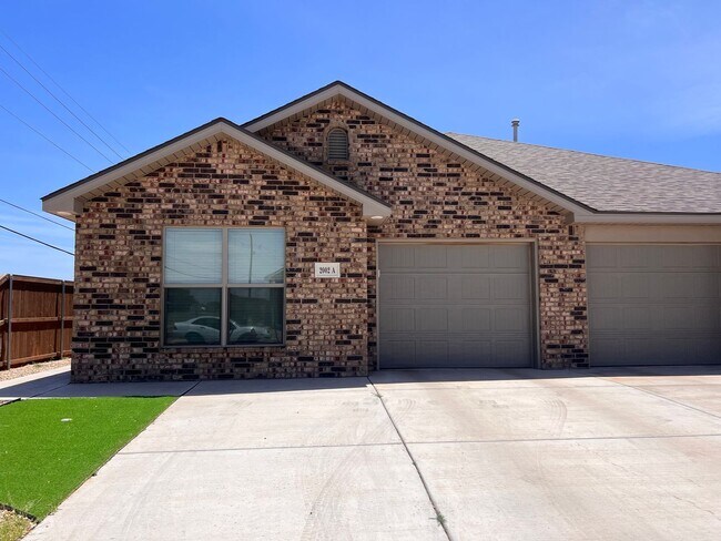 Building Photo - Stylish and Modern 3-Bedroom Duplex for Re...
