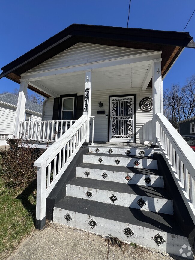 Building Photo - 5414 Ravenna St