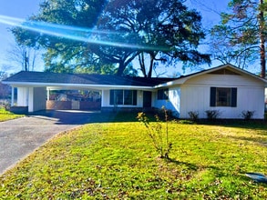 Building Photo - 5027 Ashley Dr