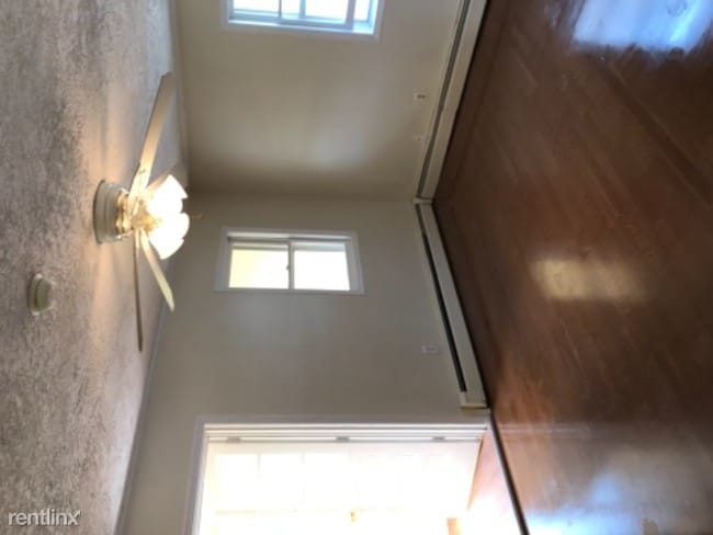 Building Photo - 3 br, 1 bath Apartment - 676 Grand Street