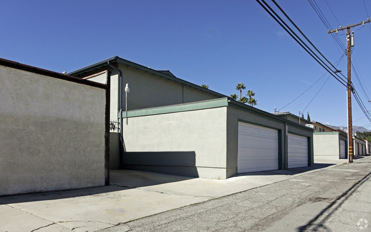Building Photo - 592 Silverwood Ave