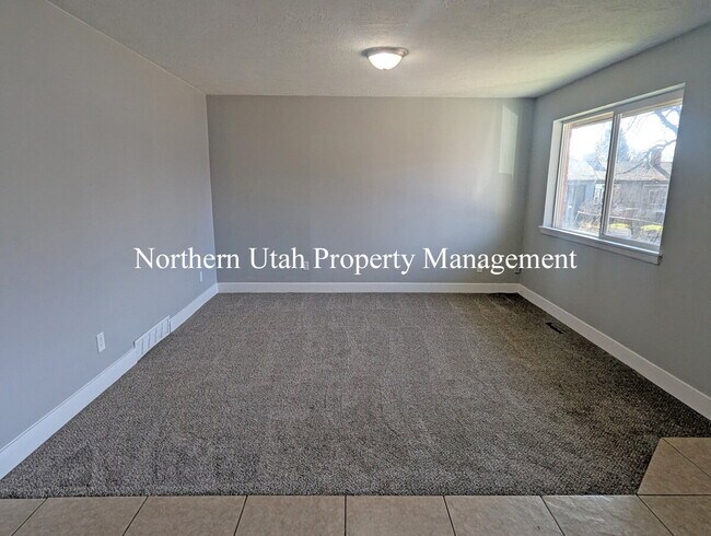 Foto del edificio - 4 Bed, 2 Bath