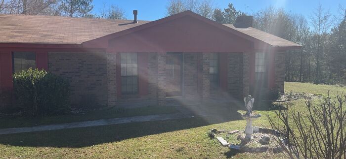 Primary Photo - Peaceful quiet country living, cute 3/2 Br...
