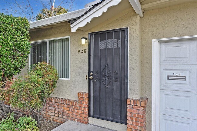 Building Photo - 3 br, 2 bath House - 928 Lawton Avenue