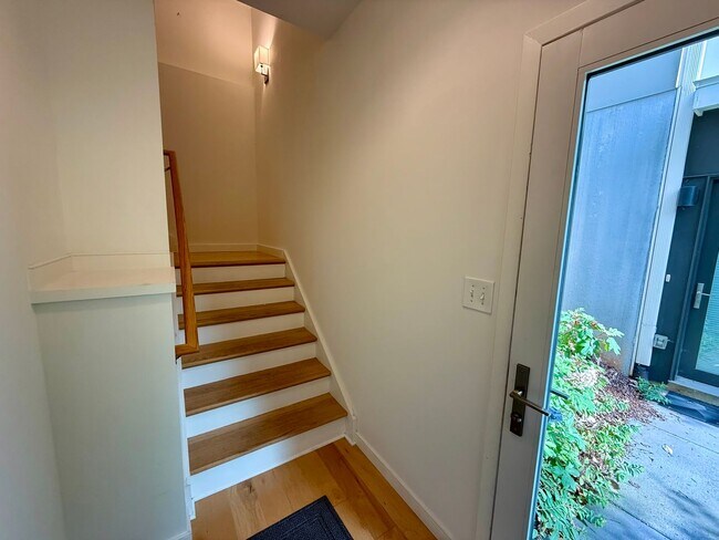 Foto del edificio - 1130 E High St