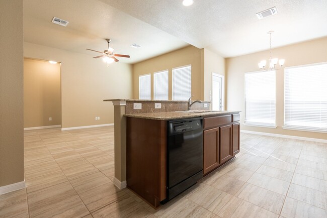 Building Photo - Spacious 4-Bedroom Home in Prime West Temp...