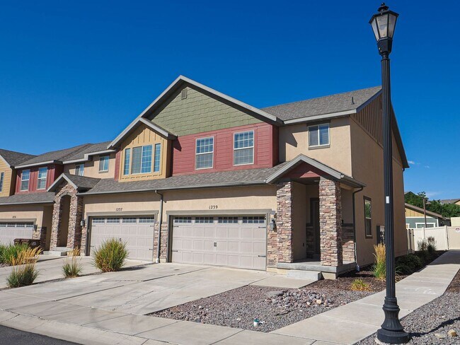 Foto del edificio - 1239 SilverCrest Dr