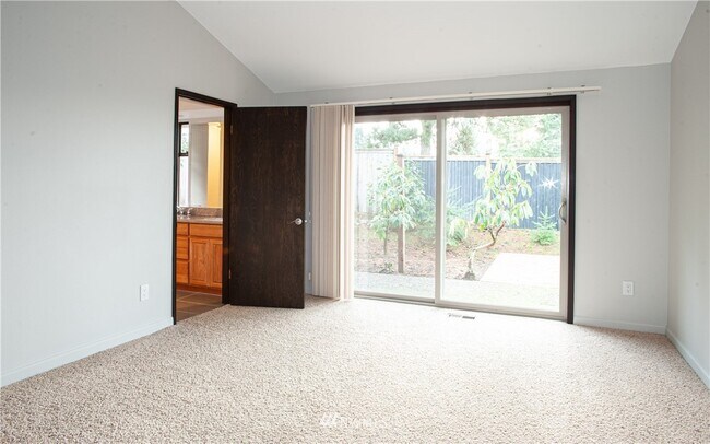 Building Photo - 14153 SE 45th Plz