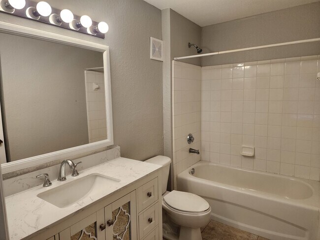 Foto del edificio - Lakewood Ranch Condo