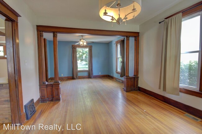 Building Photo - 3 br, 1 bath House - 410 W 17th St