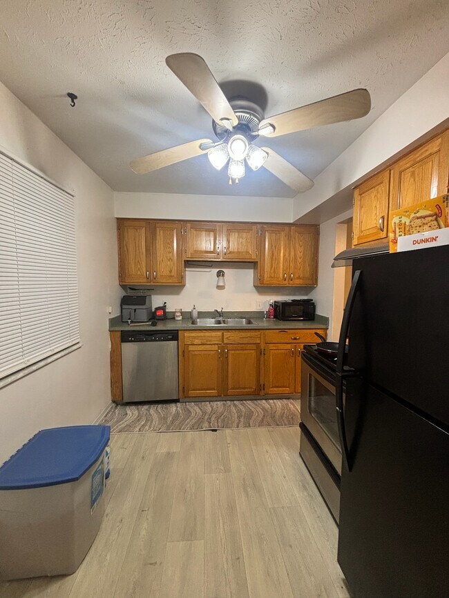 Foto del edificio - 2472 Warren Pky