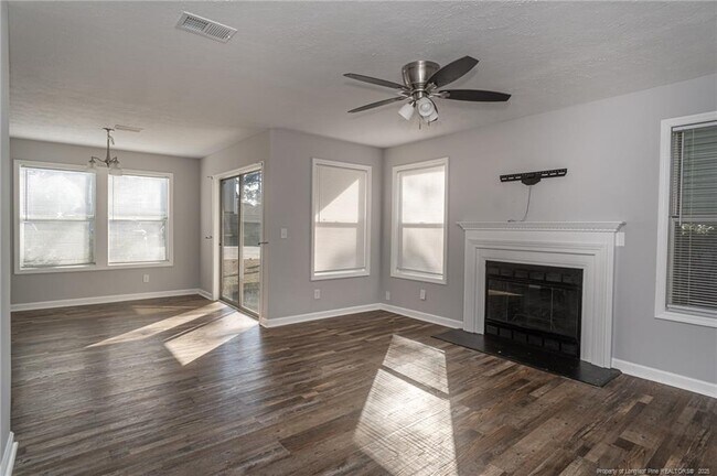 Building Photo - 6821 Willowbrook Dr