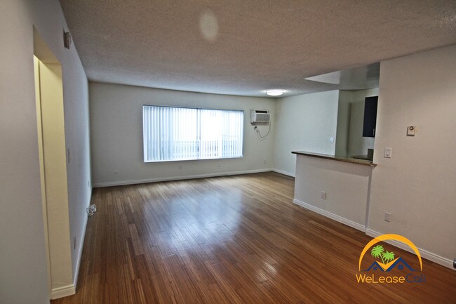 Foto del edificio - 1847 Winona Blvd