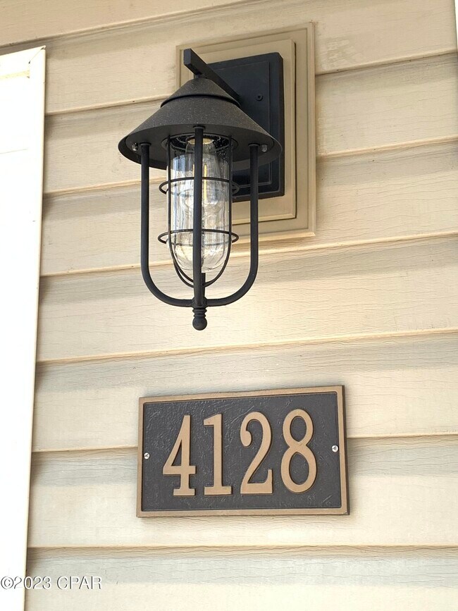 Foto del edificio - 4128 Catherine St