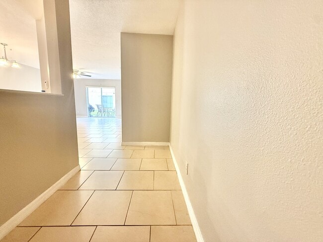 Foto del edificio - 609 Cresting Oak Cir