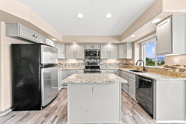 Building Photo - $2,395.95, 4 bed, 3.5 bath located in Colorado Springs with Central AC.