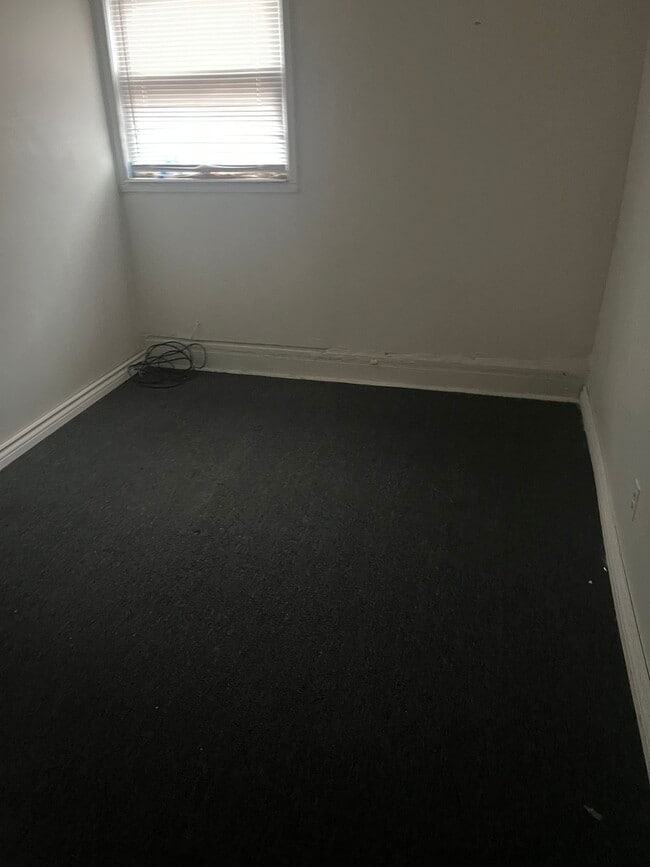 Building Photo - 1845 E 93rd St