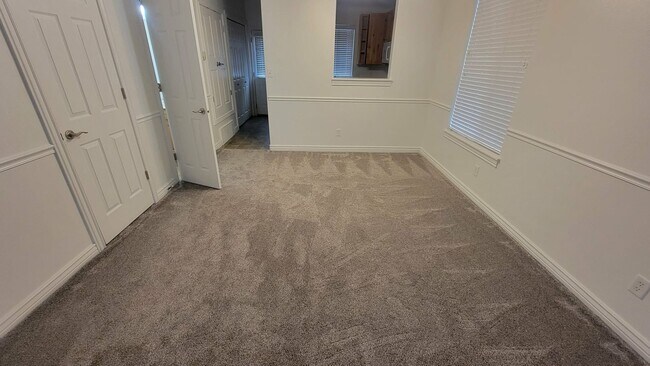 Foto del edificio - Townhome in Fantastic Springville Location