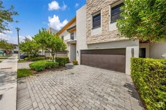 Building Photo - 7868 NW 104th Ct