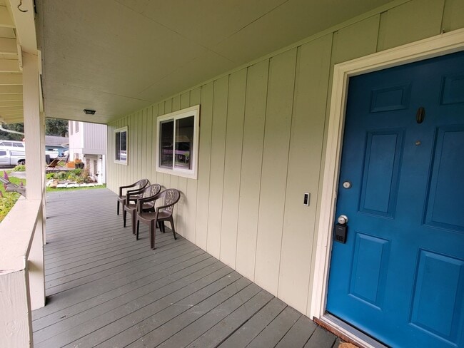 Building Photo - Pet-Friendly Rental with Fenced Yard & Bon...