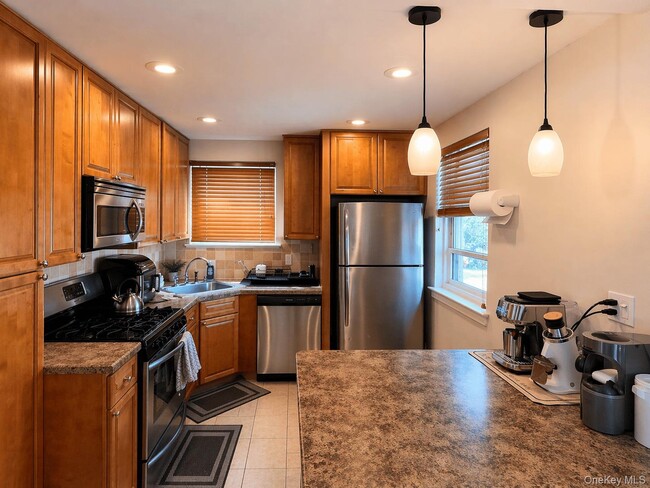 Building Photo - 255-17 74th Ave