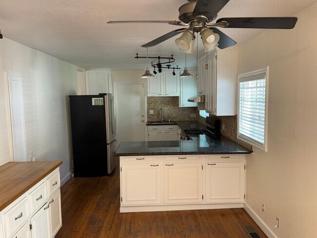 Foto del edificio - Lovely Clarksburg Home!