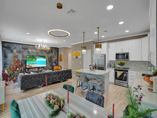 Building Photo - 4414 Ficus St