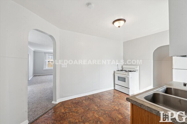 Foto del edificio - 340 E Lake St