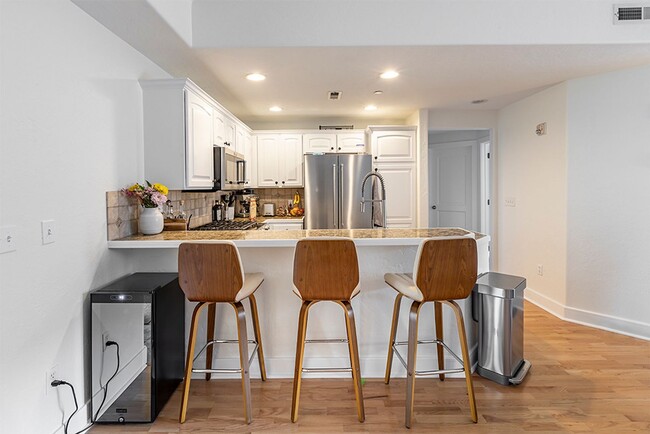 Building Photo - Redstone Foxpointe Townhome