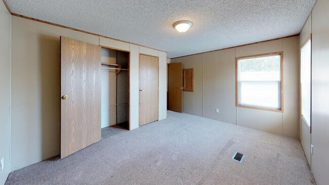 Building Photo - 138 American Ave