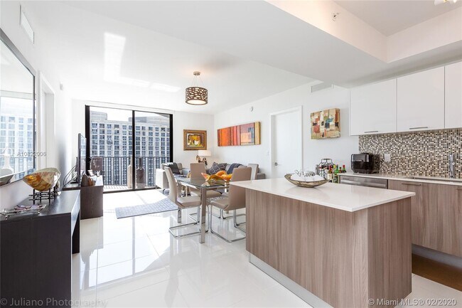 Building Photo - 5300  Paseo Blvd  1409 Doral Fl 33166