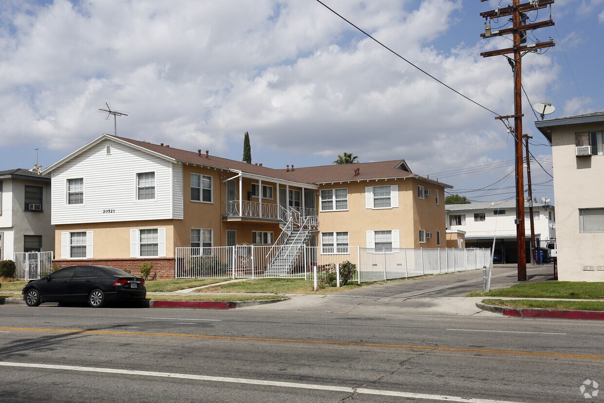 20521 Vanowen St, CA 91306 Apartments in CA