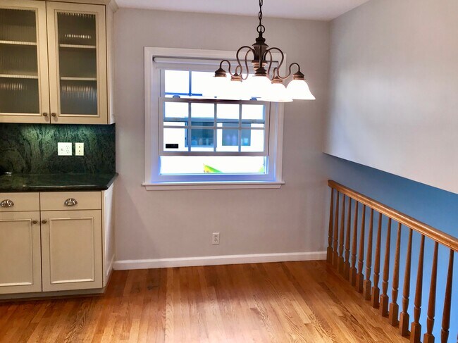 Dining Area - 3600 Maple Ave
