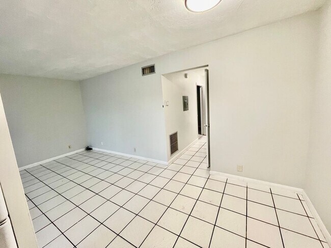 Foto del edificio - 1105 S G St