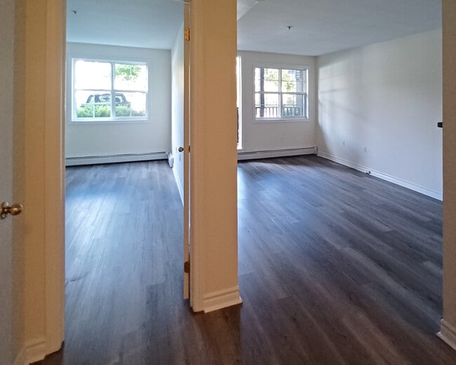 Building Photo - Crestview Place