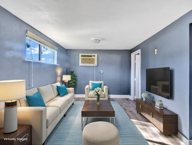 Building Photo - 731 W Hull St