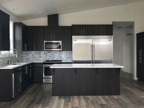 Building Photo - 1654-1656 Mill St