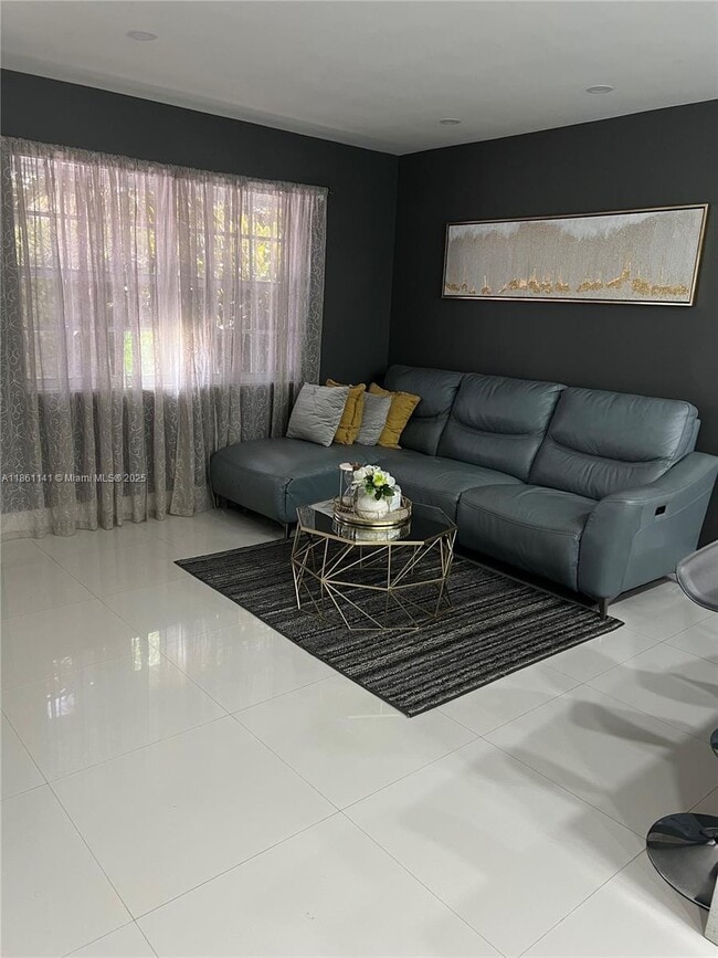 Foto del edificio - 7012 SW 19th St