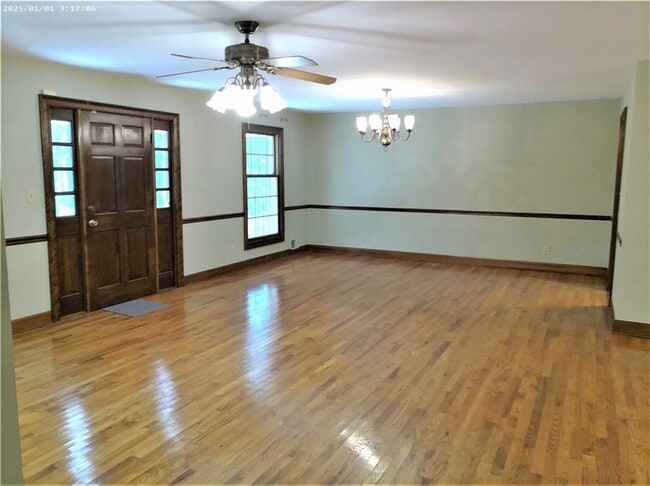 Building Photo - 1431 Chambers Rd