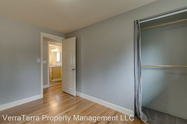 Foto del edificio - 3 br, 1 bath House - 14613 9th Ave NE