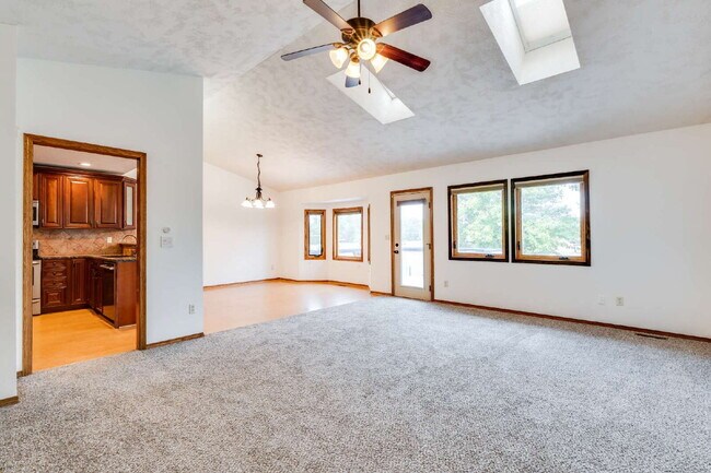 Foto del edificio - "Spacious 4-Bedroom Retreat with 3 Full Baths in Prime Wichita Location – 2,812 Sq. Ft.!"  Hurry!...
