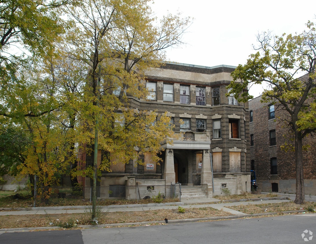 Building Photo - 640-642 E 50th St