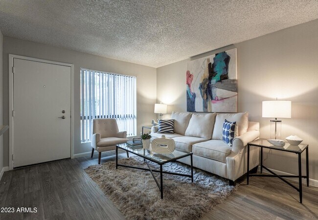 Foto del edificio - 1230 N Mesa Dr