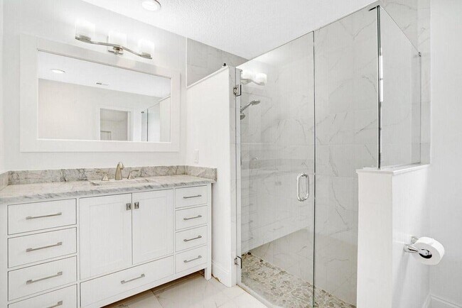 Foto del edificio - 9044 Pine Springs Dr