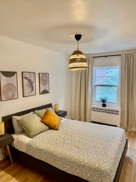 Queen Bed - 4838 Av Isabella