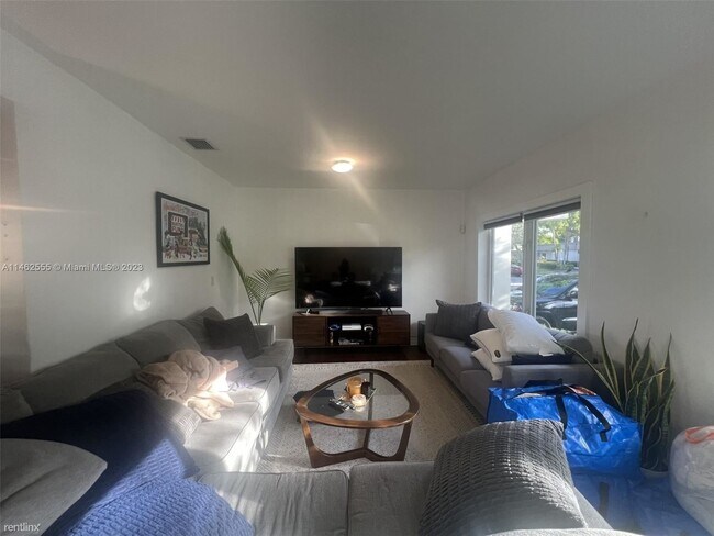 Foto del edificio - 3 br, 3 bath House - 2728 Kirk St