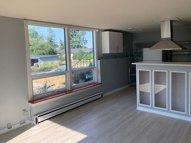 Big front north-facing windows. - 1725 NE Wheatland Dr