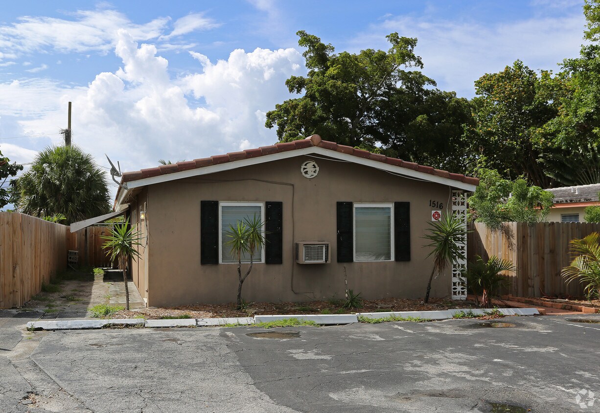 Building Photo - 1516-1520 N Dixie Hwy